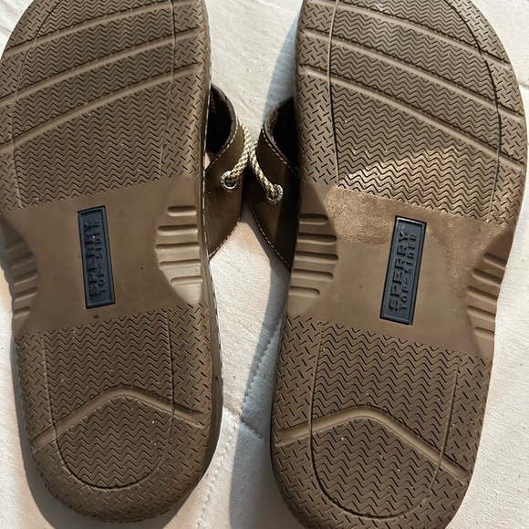 Sperry Men's Brown and Tan Flip-Flops - Picture 9 of 10